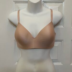 Vanity Fair 36C Wireless Bra Cream Nude Beige 72200
In excellent condition